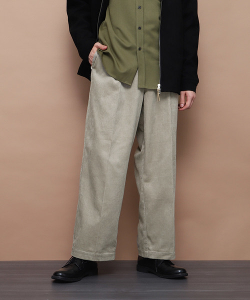 EMMA CLOTHES（エマクローズ）の「5.5Wコーデュロイワイドパンツ（その他パンツ・メンズ・ブラック/ダークブラウン/ライトベージュ/オリーブ・M/L）」の3枚目の写真