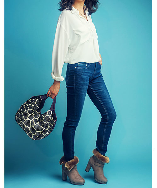 GeeRA（ジーラ）の「ムートン調ヒールブーツ（ブーツ・レディース・サンドグレー・MEDIUM/LARGE/X-LARGE）」の4枚目の写真