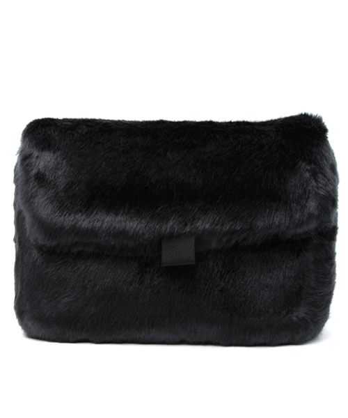 Soareak（ソアリーク）の「【hatattack】 フェイクファーポーチ（クラッチバッグ・レディース・ブラック/キャメル・FREE）」の2枚目の写真