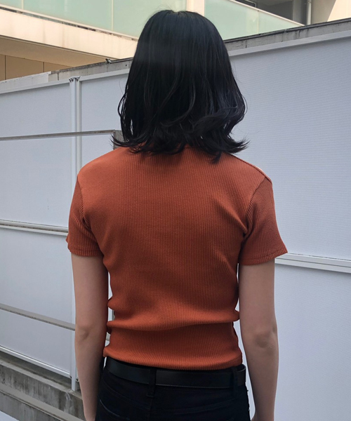 ENVYM(アンビー)の「ショルダーカットアシメTOPS(Tシャツ/カットソー・レディース・ブラック/キャメル/ホワイト・FREE)」の4枚目の写真