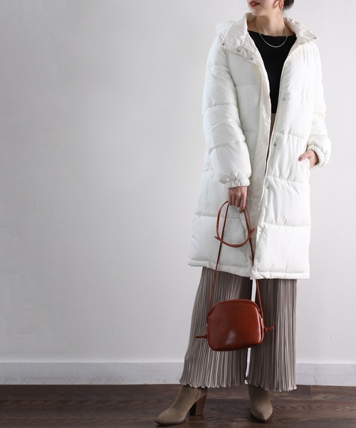 classicalelf(クラシカルエルフ)の「ロング丈ジップアップロングコート(ダウンジャケット/コート・レディース・アイボリー/モカ/ライトカーキ/パープル/レッド/ブルー/ブラック/ベージュ・LARGE/MEDIUM)」の17枚目の写真