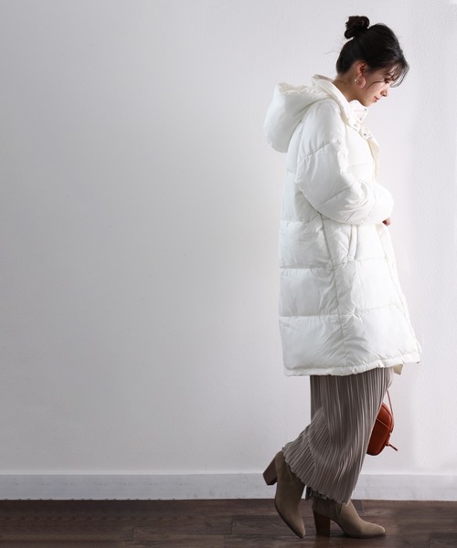 classicalelf(クラシカルエルフ)の「ロング丈ジップアップロングコート(ダウンジャケット/コート・レディース・アイボリー/モカ/ライトカーキ/パープル/レッド/ブルー/ブラック/ベージュ・LARGE/MEDIUM)」の19枚目の写真