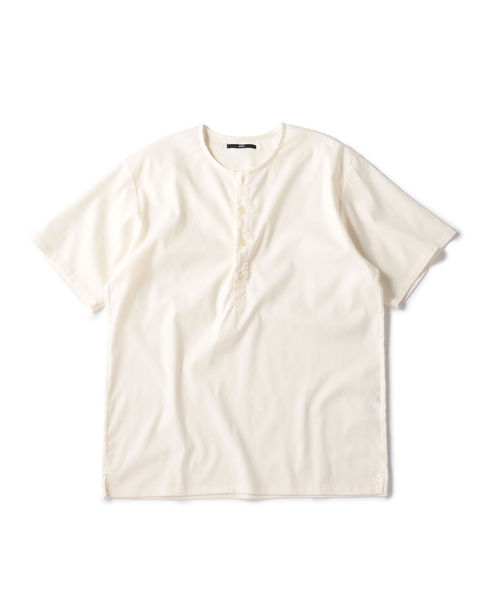 SHIPS(シップス)の「SC: PRIMEFLEX(R) リネン ヘンリーネック Tシャツ(シャツ/ブラウス・メンズ・ホワイト/ネイビー/オリーブ・SMALL/MEDIUM/LARGE/X-LARGE)」の2枚目の写真