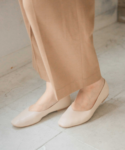 GLOBAL WORK（グローバルワーク）の「【抗菌防臭】らくっションパンプス/841394（パンプス・レディース・ホワイト/ブラック/シルバー/ボルドー/ブラウン系その他/ライトベージュ/ブラック系その他/イエロー/ブラウン/ベージュ系その他/ホワイト系その他2/グレー系その他・SMALL/MEDIUM/LARGE）」の2枚目の写真