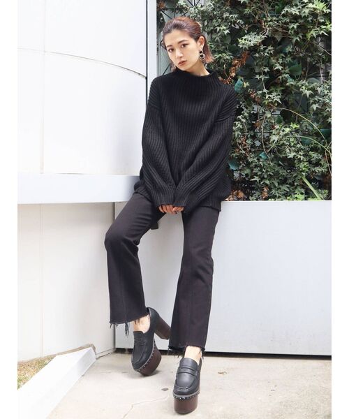 EMODA(エモダ)の「バルキーボトルネックニット(ニット/セーター・レディース・ホワイト/ブラック/ブルー/キャメル・FREE)」の11枚目の写真