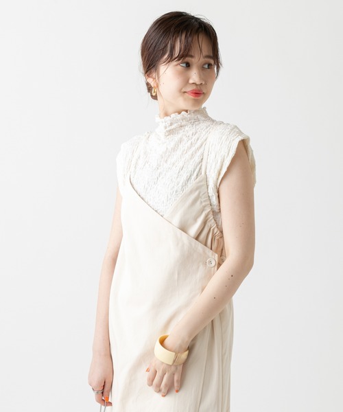 mystic(ミスティック)の「シャーリングハイネックトップス(シャツ/ブラウス・レディース・オフホワイト/ブラック/ベージュ・FREE)」の2枚目の写真