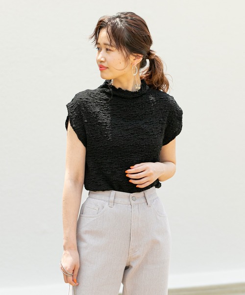 mystic(ミスティック)の「シャーリングハイネックトップス(シャツ/ブラウス・レディース・オフホワイト/ブラック/ベージュ・FREE)」の1枚目の写真