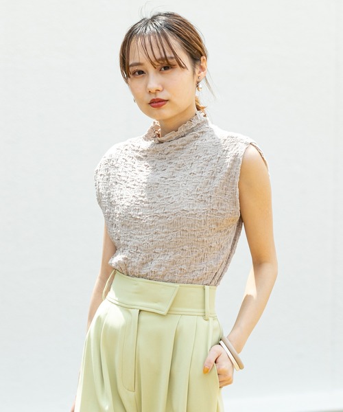 mystic(ミスティック)の「シャーリングハイネックトップス(シャツ/ブラウス・レディース・オフホワイト/ブラック/ベージュ・FREE)」の14枚目の写真