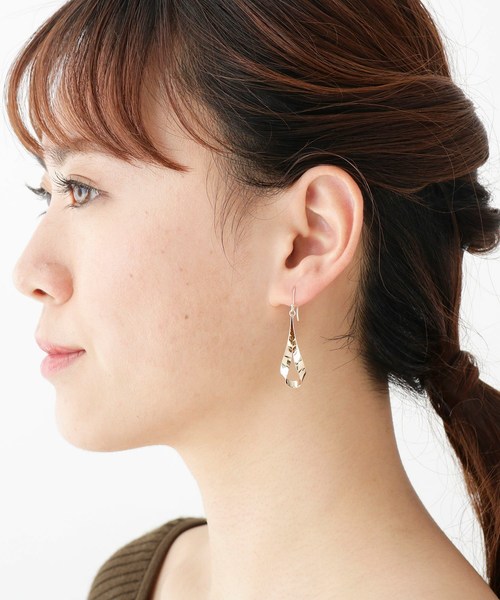 COCOSHNIK(ココシュニック)の「K10平板ひねり トラベーズ フックピアス(ピアス(両耳用)・レディース・ホワイト系その他7・00)」の8枚目の写真