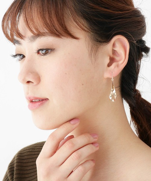 COCOSHNIK(ココシュニック)の「K10平板ひねり トラベーズ フックピアス(ピアス(両耳用)・レディース・ホワイト系その他7・00)」の9枚目の写真