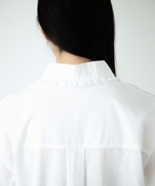 yuw（ユウ）の「エリフリルシャツ　922958（シャツ/ブラウス・レディース・ブラック/オフホワイト/ストライプ・FREE）」の5枚目の写真