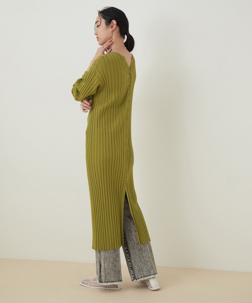 ADAM ET ROPE'(アダムエロペ)の「ワイドリブニットカーデワンピース(ワンピース・レディース・カーキ/ネイビー/イエロー系その他・FREE)」の21枚目の写真