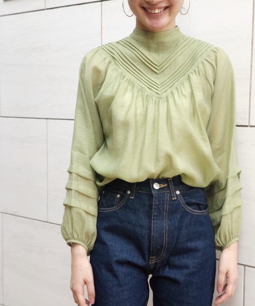 Banner Barrett(バナーバレット)の「【2WAY】ピンタックシアーブラウス(Tシャツ/カットソー・レディース・ホワイト/グリーン/ピンク・38)」の3枚目の写真