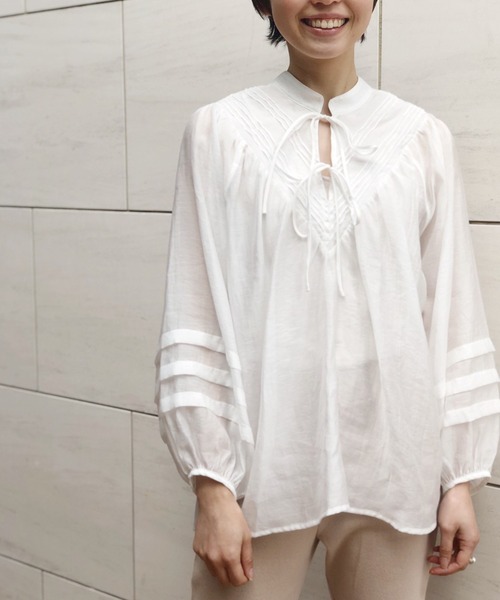 Banner Barrett(バナーバレット)の「【2WAY】ピンタックシアーブラウス(Tシャツ/カットソー・レディース・ホワイト/グリーン/ピンク・38)」の4枚目の写真