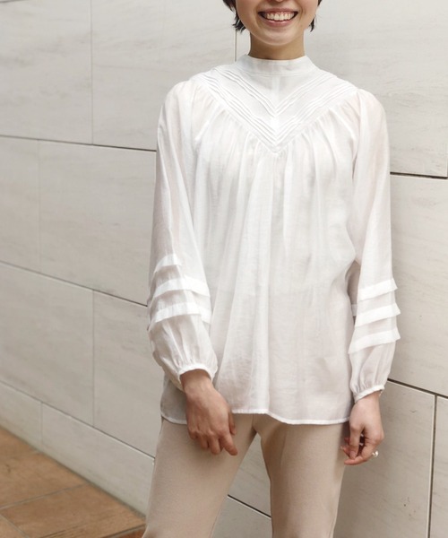 Banner Barrett(バナーバレット)の「【2WAY】ピンタックシアーブラウス(Tシャツ/カットソー・レディース・ホワイト/グリーン/ピンク・38)」の6枚目の写真