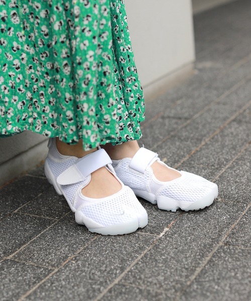 NIKE(ナイキ)の「【NIKE/ナイキ】ウィメンズエアリフトフリーズ◆(スニーカー・レディース・ホワイト/ブラック・24/25/23)」の15枚目の写真