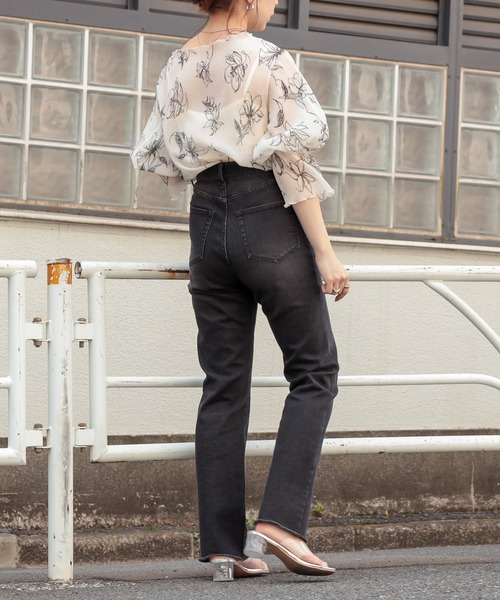 Chico（チコ）の「【Web限定】5分袖ラインフラワーシアートップス(キャミ付き)（シャツ/ブラウス・レディース・アイボリー/ミント/ピンクベージュ/ブラック・FREE）」の5枚目の写真