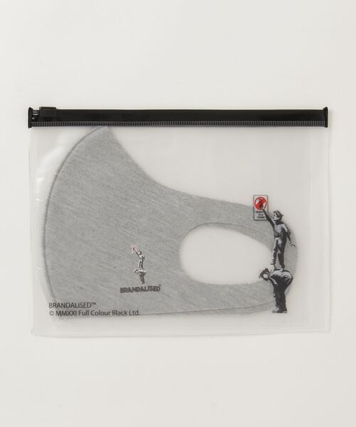 Perfect Suit FActory（パーフェクトスーツファクトリー）の「バンクシーマスク　グレー　Graffiti Is A Crime（マスク・メンズ・ライトグレー・FREE）」の2枚目の写真