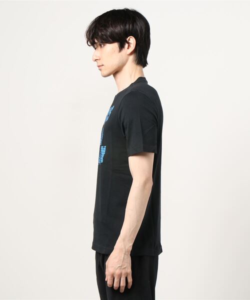 Reebok(リーボック)の「グラフィック ショート スリーブ Tシャツ /Graphic Short Sleeve Tee(Tシャツ/カットソー・メンズ・ブラック・X-SMALL/X-LARGE/SMALL/LARGE/MEDIUM/XX-LARGE)」の2枚目の写真