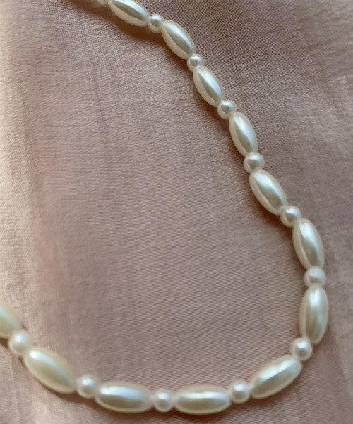 mangata（モンガータ）の「Ellipse pearl necklace（ネックレス・レディース・ホワイト・FREE）」の3枚目の写真