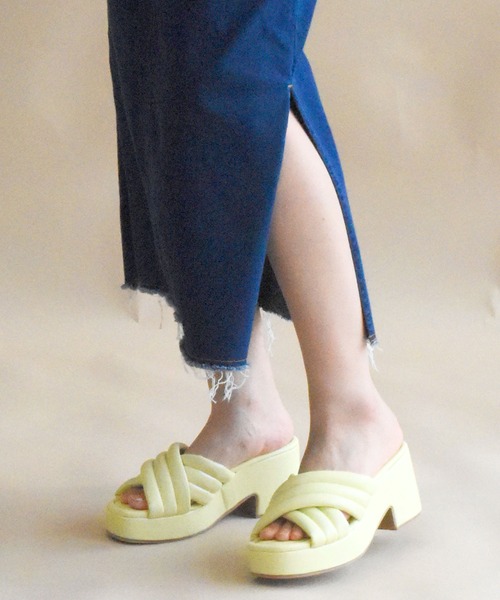 Alley by w closet(アリーバイダブルクローゼット)の「【Alley】ぷっくりクロスミュール(サンダル・レディース・ホワイト/ブラック/イエロー・M/L)」の3枚目の写真