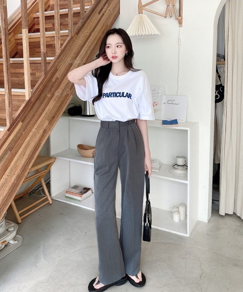 TOEASY(トゥイージー)の「『TOEASY/トゥイージー』particular Lettering short-sleeved T-shirt/英字レタリング 半袖Tシャツ(Tシャツ/カットソー・レディース・ブラック/ブルー/ホワイト・FREE)」の5枚目の写真