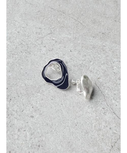 AMERICAN HOLIC（アメリカンホリック）の「変形メタルエポカラーアシメイヤリング（イヤリング・レディース・ゴールド/シルバー・FREE）」の2枚目の写真