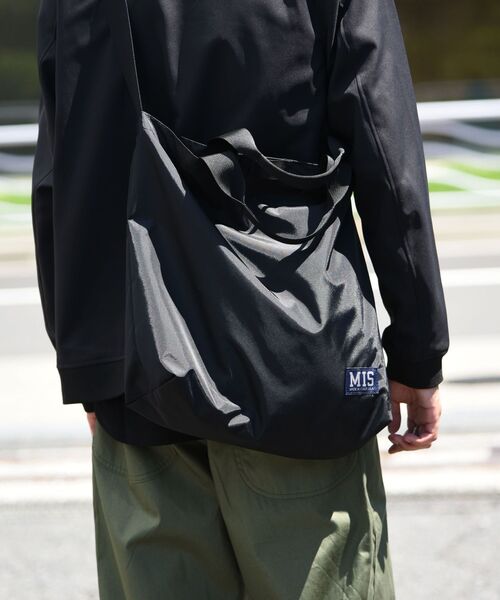 MIS（エムアイエス）の「【SHIPS別注】MIS: CARRYING BAG PACK CLOTH（トートバッグ・メンズ・ブラック/ネイビー/グレー・ONE SIZE）」の2枚目の写真