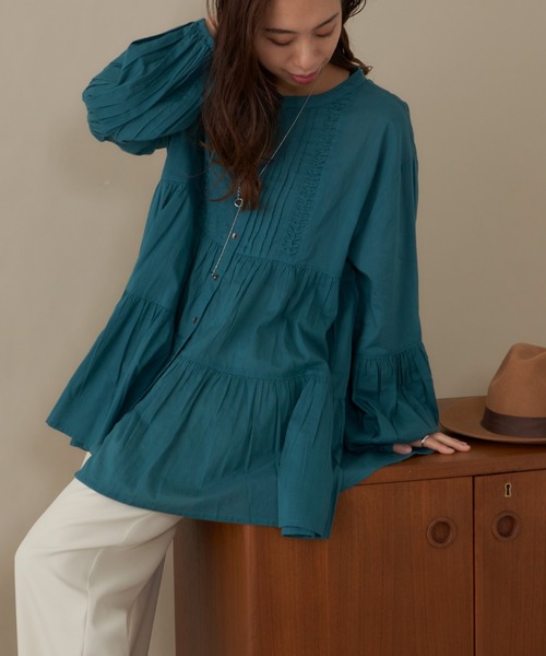 AIC.(エーアイシー)の「ピンタックティアードブラウス(シャツ/ブラウス・レディース・ブラック/オフホワイト/グリーン・FREE)」の4枚目の写真