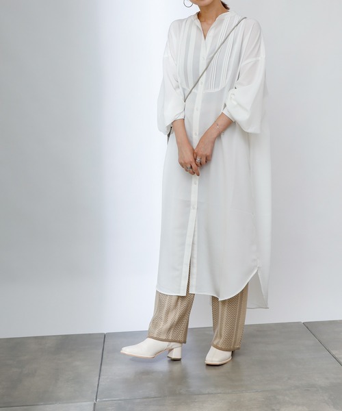 COLONY 2139（コロニートゥーワンスリーナイン）の「マットサテンバンドカラーシャツワンピース（ワンピース・レディース・オフホワイト/チャコールグレー/ベージュ・FREE）」の10枚目の写真