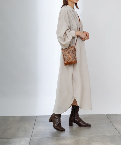 COLONY 2139（コロニートゥーワンスリーナイン）の「マットサテンバンドカラーシャツワンピース（ワンピース・レディース・オフホワイト/チャコールグレー/ベージュ・FREE）」の16枚目の写真