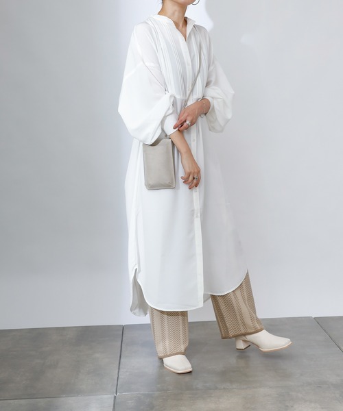 COLONY 2139（コロニートゥーワンスリーナイン）の「マットサテンバンドカラーシャツワンピース（ワンピース・レディース・オフホワイト/チャコールグレー/ベージュ・FREE）」の4枚目の写真