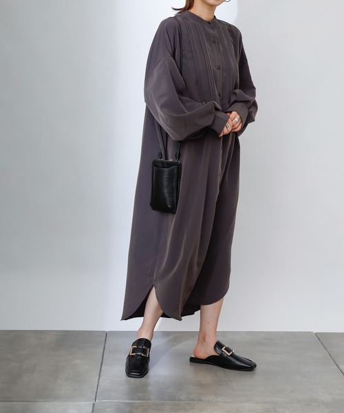 COLONY 2139（コロニートゥーワンスリーナイン）の「マットサテンバンドカラーシャツワンピース（ワンピース・レディース・オフホワイト/チャコールグレー/ベージュ・FREE）」の8枚目の写真