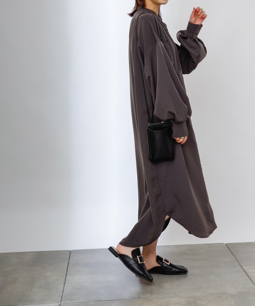 COLONY 2139（コロニートゥーワンスリーナイン）の「マットサテンバンドカラーシャツワンピース（ワンピース・レディース・オフホワイト/チャコールグレー/ベージュ・FREE）」の19枚目の写真