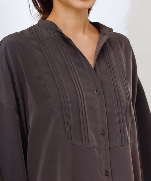 COLONY 2139（コロニートゥーワンスリーナイン）の「マットサテンバンドカラーシャツワンピース（ワンピース・レディース・オフホワイト/チャコールグレー/ベージュ・FREE）」の17枚目の写真