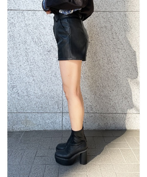 ENVYM（アンビー）の「フェイクレザーＳＰＴ（その他パンツ・レディース・ブラック/アイボリー・S/M）」の9枚目の写真