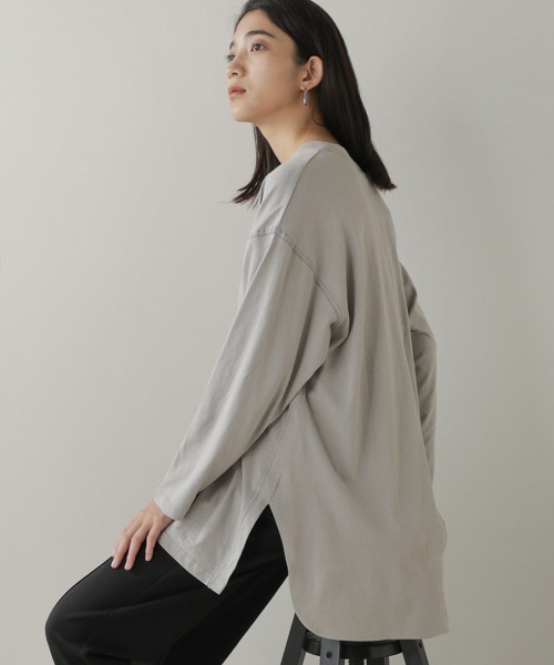 Bou Jeloud(ブージュルード)の「配色ステッチロングトップス(Tシャツ/カットソー・レディース・ブラック/グレー/カーキ・FREE)」の2枚目の写真