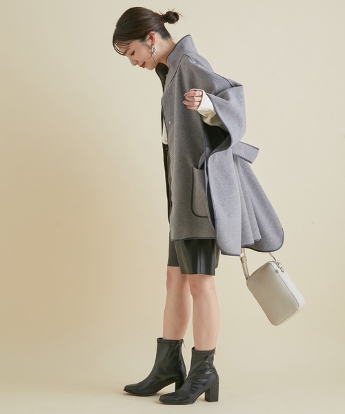 VIS（ビス）の「軽い着心地。合皮パイピングポンチョ（ポンチョ・レディース・ライトグレー/ベージュ・FREE）」の5枚目の写真