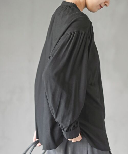 rps（アールピーエス）の「ネル起毛バンドカラーギャザーブラウス（シャツ/ブラウス・レディース・グレー/カーキ/ストライプ/アイボリー/ネイビー/ブラック/オフホワイト/ベージュ系その他/ブラック系その他2・M/フリー）」の10枚目の写真