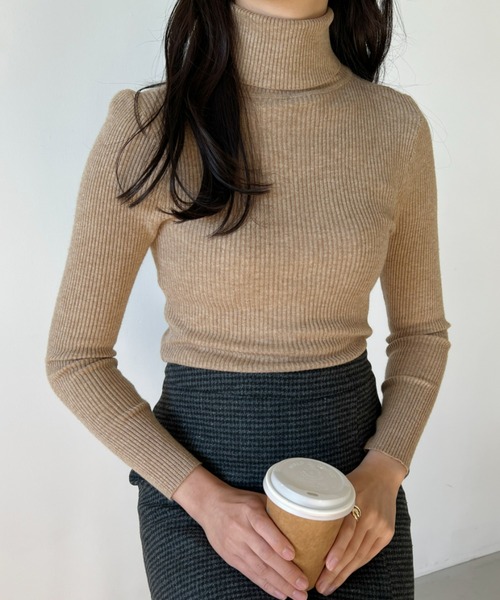 CLEA(クレア)の「【全7色/カラバリ豊富】デイリータートルネックリブニット(ニット/セーター・レディース・ホワイト/ブラック/ベージュ/ブラウン/アイボリー/ブルー/グリーン/イエロー/レッド/グレー・FREE)」の6枚目の写真