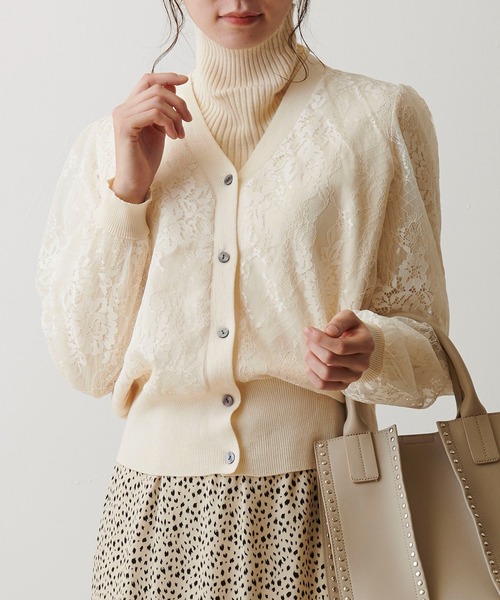 Luxe brille（リュクスブリエ）の「袖レースのVネックニットカーディガン（カーディガン/ボレロ・レディース・ブラック/オフホワイト・FREE）」の2枚目の写真