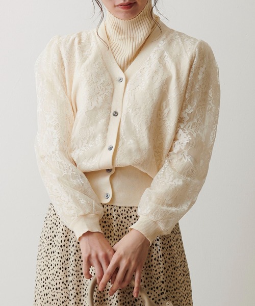 Luxe brille（リュクスブリエ）の「袖レースのVネックニットカーディガン（カーディガン/ボレロ・レディース・ブラック/オフホワイト・FREE）」の5枚目の写真