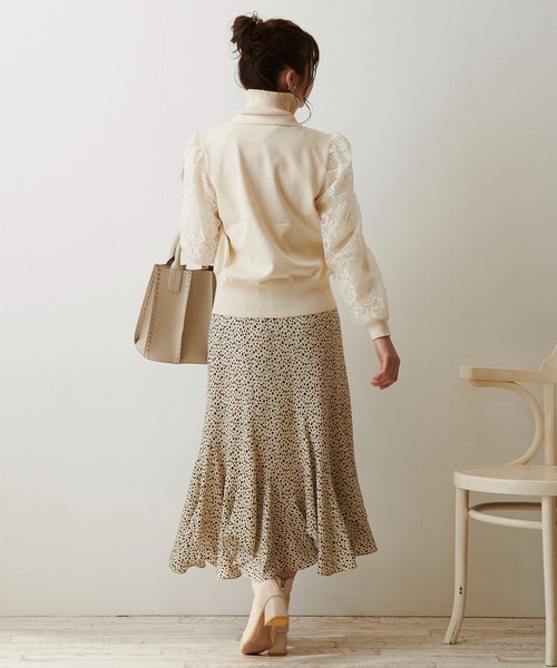 Luxe brille（リュクスブリエ）の「袖レースのVネックニットカーディガン（カーディガン/ボレロ・レディース・ブラック/オフホワイト・FREE）」の3枚目の写真