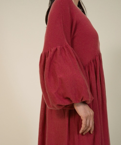 ROPE'(ロペ)の「【シェアリングドレス】【ラリーニュロペ】胡蝶(コチョウ)前後2WAYバルーンスリーブニットドレス(ワンピース・レディース・ワイン/ブルー系その他4/イエロー/ブラック・1)」の6枚目の写真