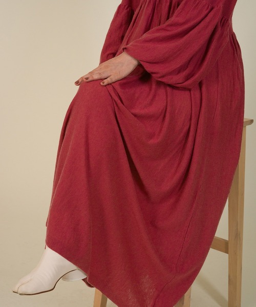 ROPE'(ロペ)の「【シェアリングドレス】【ラリーニュロペ】胡蝶(コチョウ)前後2WAYバルーンスリーブニットドレス(ワンピース・レディース・ワイン/ブルー系その他4/イエロー/ブラック・1)」の9枚目の写真