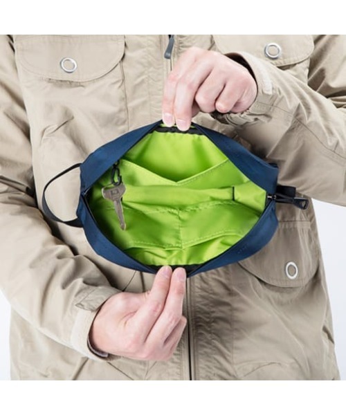 karrimor（カリマー）の「tribute handbag pouch（ハンドバッグ・メンズ・ガンメタ/ブラック・ONESIZE）」の5枚目の写真