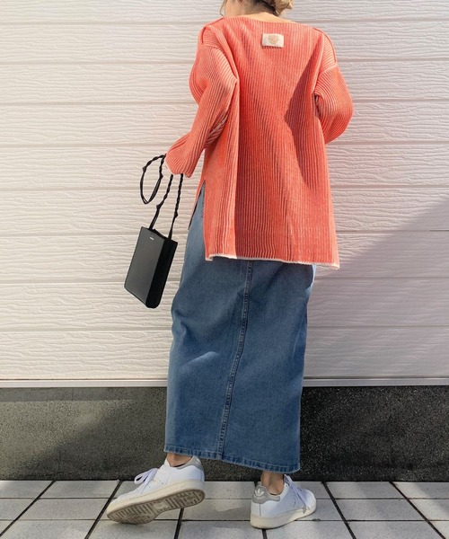 Q（キュー）の「両畦ストライプリバーニット（ニット/セーター・レディース・ライトグレー/オレンジ・MEDIUM）」の8枚目の写真