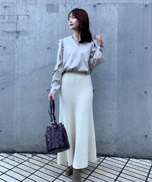 anuans（アニュアンス）の「ツイストフリルスリーブブラウス（シャツ