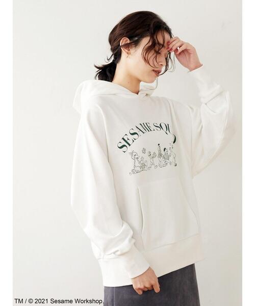 Green Parks(グリーンパークス)の「SESAME STREET フードPO*(パーカー・レディース・チャコールグレー/ブルー/アイボリー・FREE)」の1枚目の写真