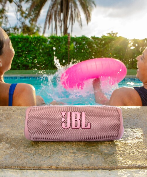 JBL（ジェイビーエル）の「JBL/ジェービーエル JBL FLIP6（スピーカー・メンズ・ブラック/ブルー/レッド/ホワイト/ピンク/カモフラージュ・ONE SIZE）」の4枚目の写真